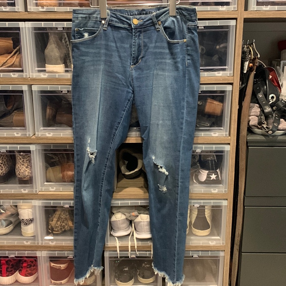 Articles of Society distressed jeans - size 30. Very stretchy!